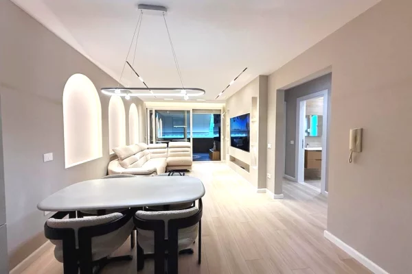 Appartamento in vendita a Tirana 2+1, Arredato