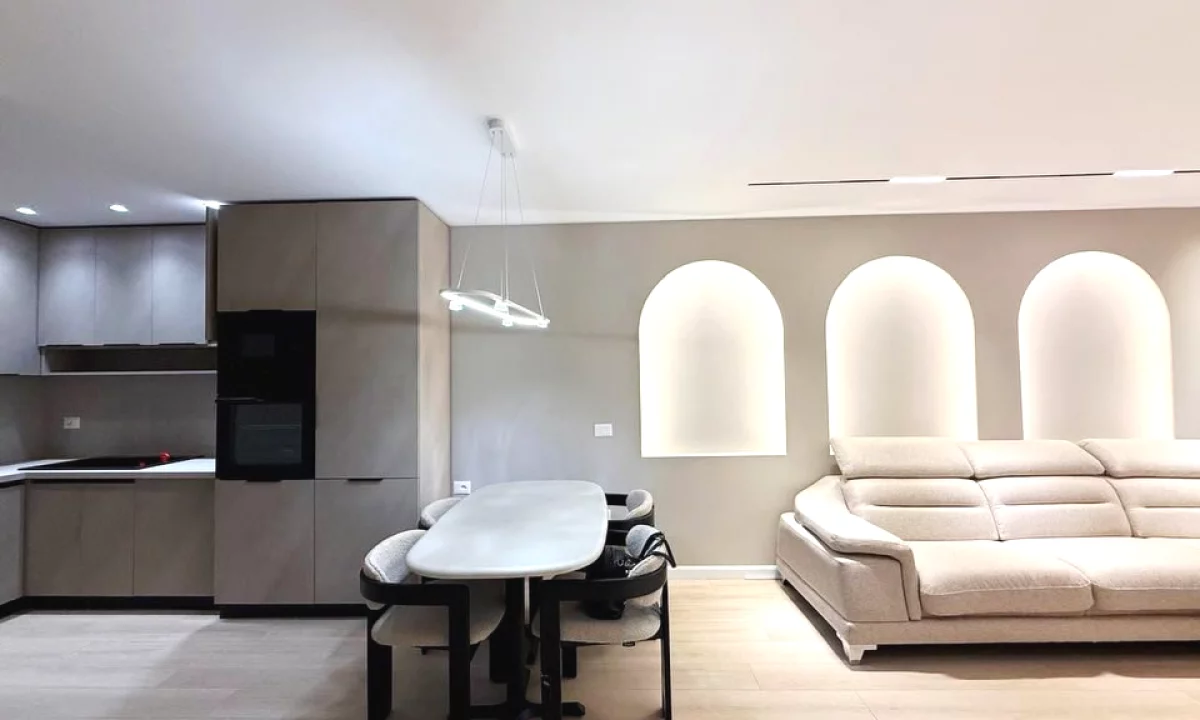 Appartamento in vendita a Tirana 2+1, Arredato