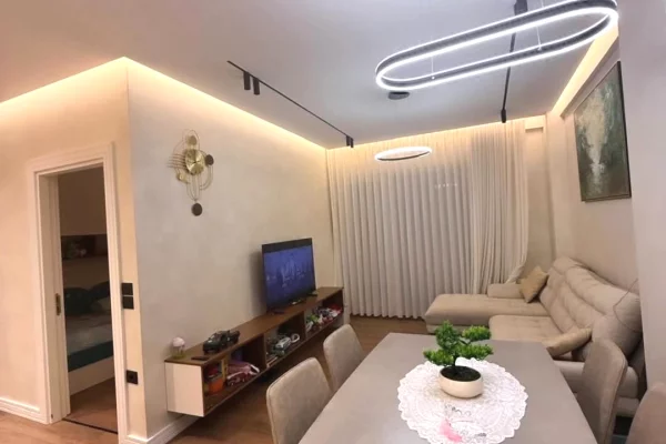 Appartamento in vendita a Tirana 2+1, Arredato