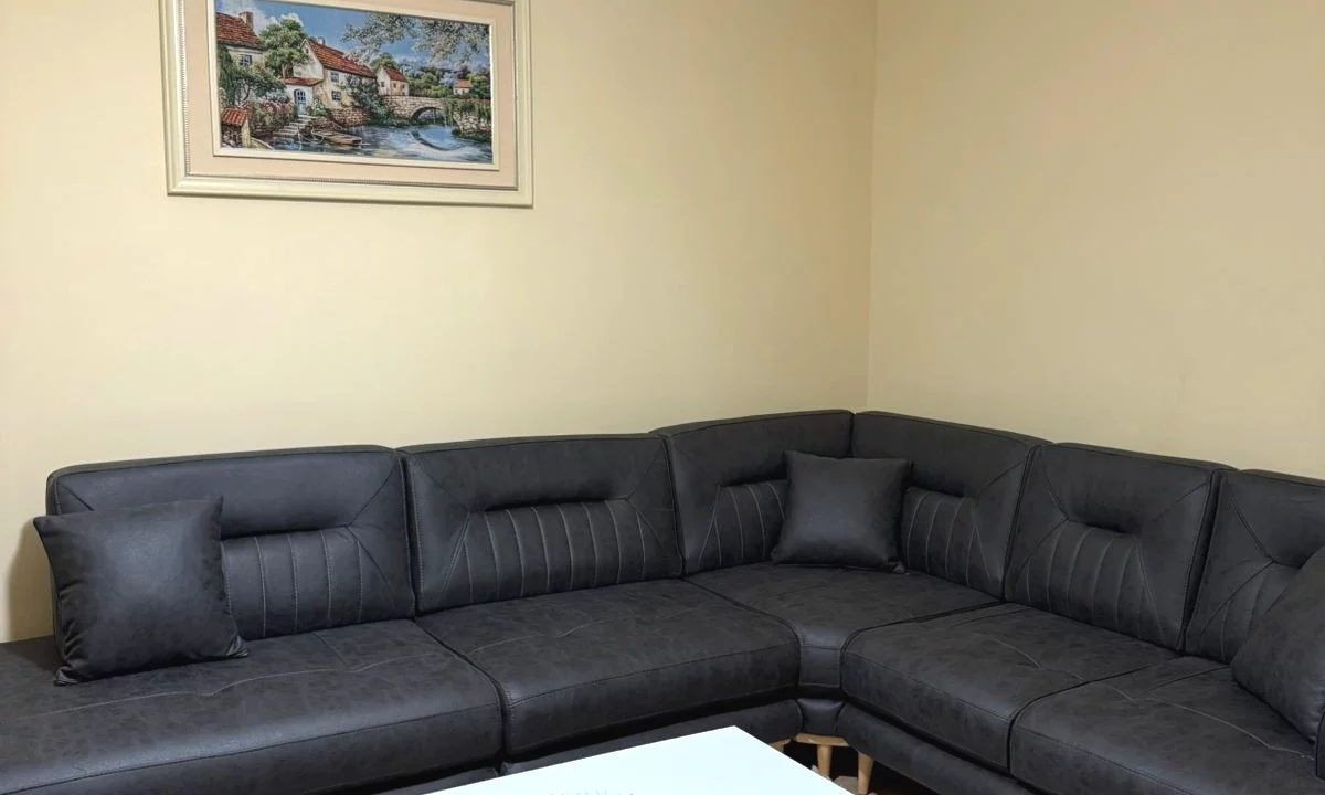 Shtepi ne shitje Apartament ne Tirane, 2+1, Mobilimi E mobiluar, Pagesa 135,000  Euro.