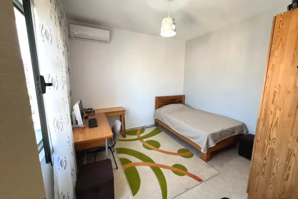Shtepi ne shitje Apartament ne Tirane, 2+1, Mobilimi E mobiluar, Pagesa 135,000  Euro.