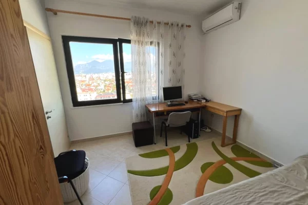 Shtepi ne shitje Apartament ne Tirane, 2+1, Mobilimi E mobiluar, Pagesa 135,000  Euro.