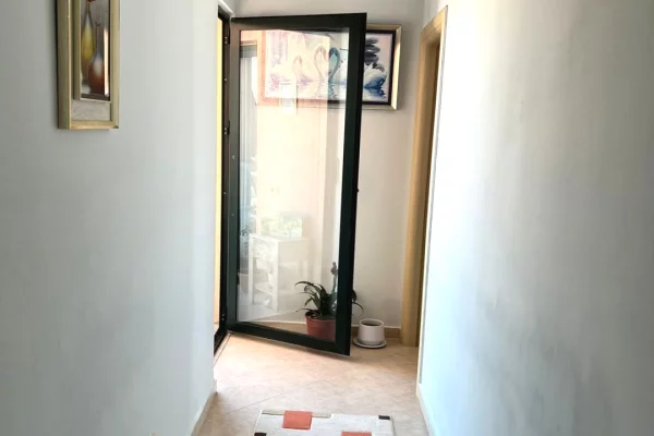 Shtepi ne shitje Apartament ne Tirane, 2+1, Mobilimi E mobiluar, Pagesa 135,000  Euro.