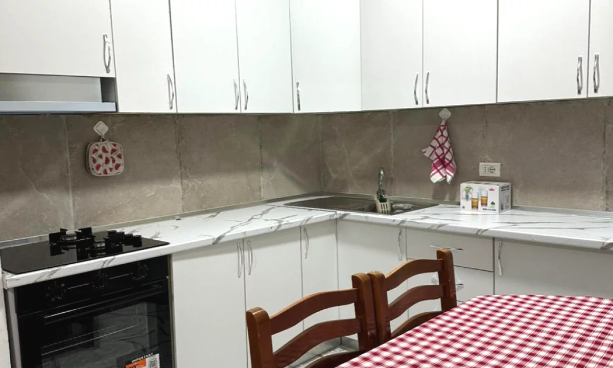 Shtepi me qera Apartament ne Tirane, 2+1, Mobilimi E mobiluar, Pagesa 50,000  Leke.