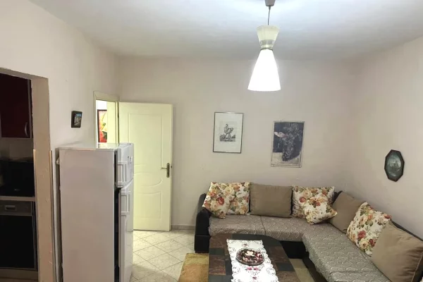 Shtepi me qera Apartament ne Tirane, 2+1, Mobilimi E mobiluar, Pagesa 50,000  Leke.