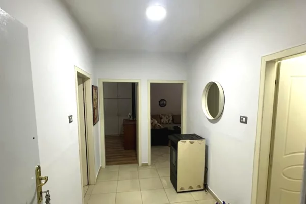 Shtepi me qera Apartament ne Tirane, 2+1, Mobilimi E mobiluar, Pagesa 50,000  Leke.