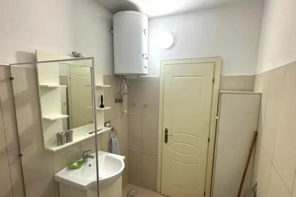 Shtepi me qera Apartament ne Tirane, 2+1, Mobilimi E mobiluar, Pagesa 50,000  Leke.