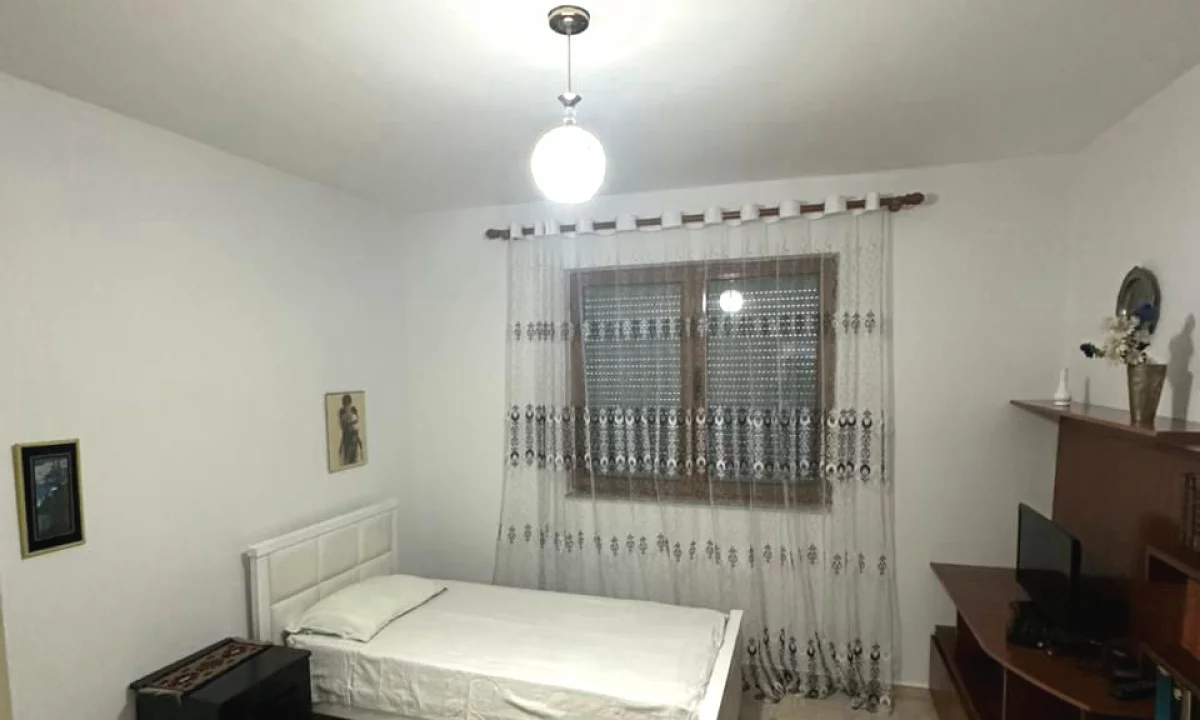 Shtepi me qera Apartament ne Tirane, 2+1, Mobilimi E mobiluar, Pagesa 50,000  Leke.