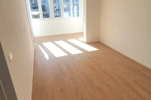 Shtepi ne shitje Apartament ne Tirane, 1+1, Mobilimi Bosh, pa mobiluar, Pagesa 128,000  Euro.