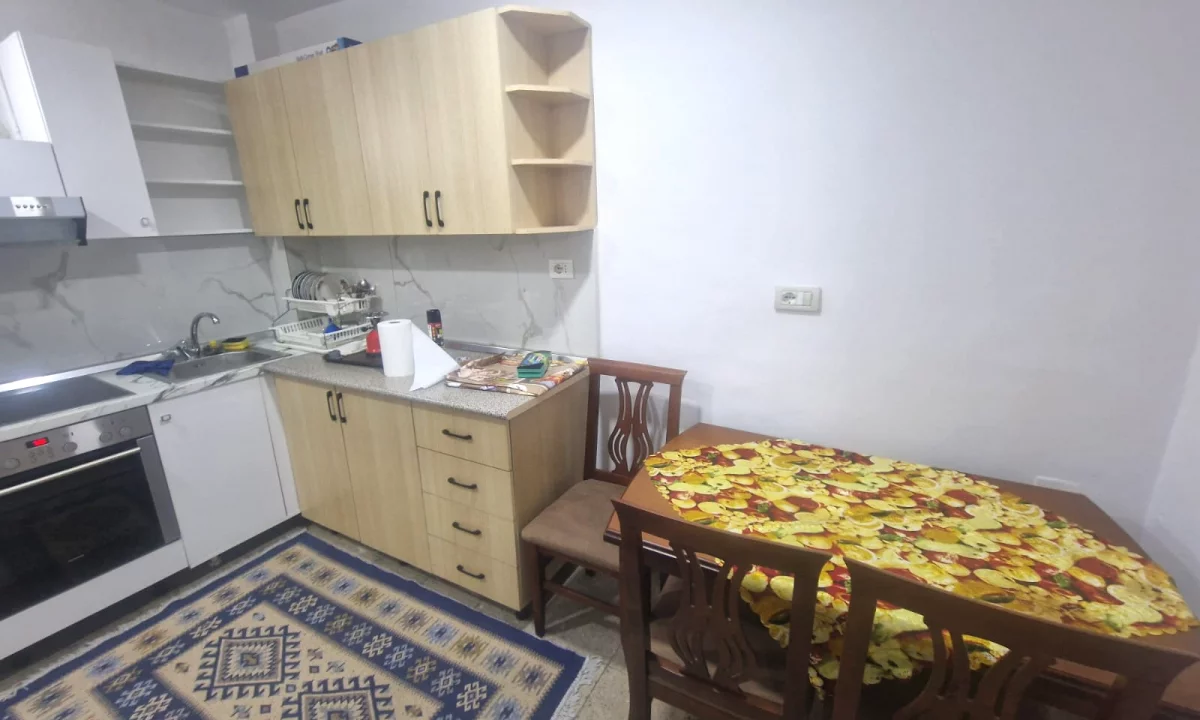 Shtepi me qera Apartament ne Tirane, 1+1, Mobilimi E mobiluar, Pagesa 400  Euro.
