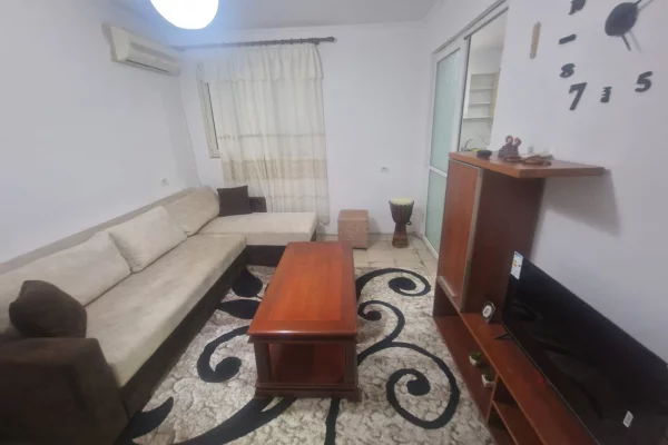 Shtepi me qera Apartament ne Tirane, 1+1, Mobilimi E mobiluar, Pagesa 400  Euro.