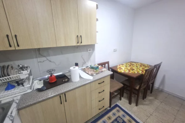 Shtepi me qera Apartament ne Tirane, 1+1, Mobilimi E mobiluar, Pagesa 400  Euro.