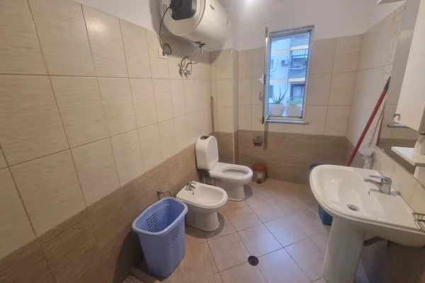 Shtepi me qera Apartament ne Tirane, 1+1, Mobilimi E mobiluar, Pagesa 400  Euro.