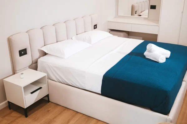 Shtepi me qera Apartament ne Tirane, Garsoniere, Mobilimi E mobiluar, Pagesa 110,000  Leke.