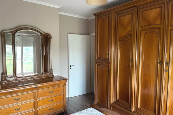 Shtepi ne shitje Apartament ne Tirane, 2+1, Mobilimi E mobiluar, Pagesa 146,000  Euro.