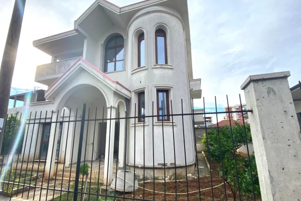 Shtepi ne shitje Vila Luksoze ne Tirane, 5+1, Mobilimi E mobiluar, Pagesa 840,000  Euro.