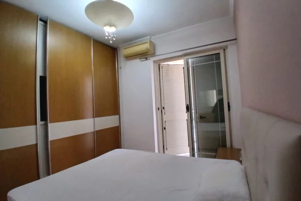 Shtepi me qera Apartament ne Tirane, 2+1, Mobilimi E mobiluar, Pagesa 55,000  Leke.