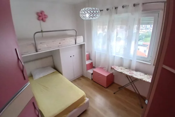 Shtepi me qera Apartament ne Tirane, 2+1, Mobilimi E mobiluar, Pagesa 55,000  Leke.