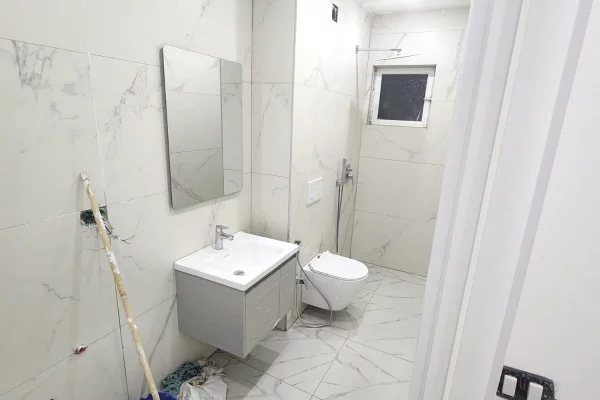 Shtepi ne shitje Apartament ne Tirane, 1+1, Mobilimi Bosh, pa mobiluar, Pagesa 190,000  Euro.