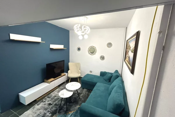 Shtepi me qera Duplex(shtepi me 2 kate) ne Tirane, 2+1, Mobilimi E mobiluar, Pagesa 40,000  Leke.