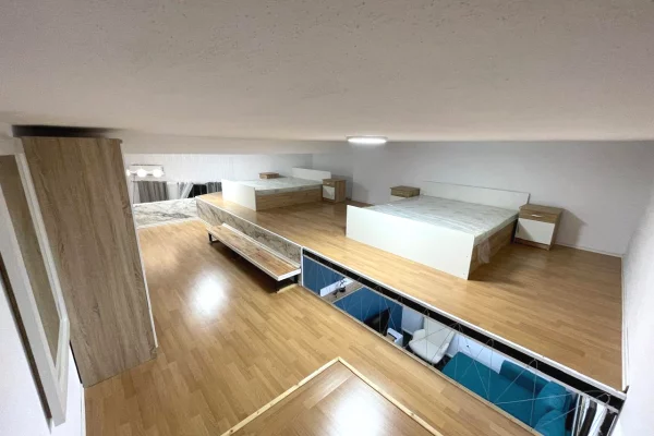 Shtepi me qera Duplex(shtepi me 2 kate) ne Tirane, 2+1, Mobilimi E mobiluar, Pagesa 40,000  Leke.