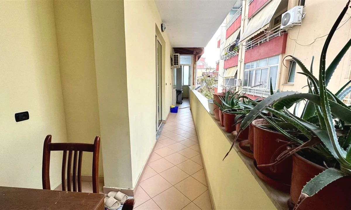 Shtepi me qera Apartament ne Tirane, 2+1, Mobilimi E mobiluar, Pagesa 700  Euro.