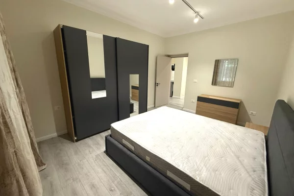 Shtepi me qera Apartament ne Tirane, 2+1, Mobilimi E mobiluar, Pagesa 85,000  Leke.