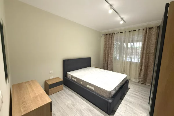 Shtepi me qera Apartament ne Tirane, 2+1, Mobilimi E mobiluar, Pagesa 85,000  Leke.