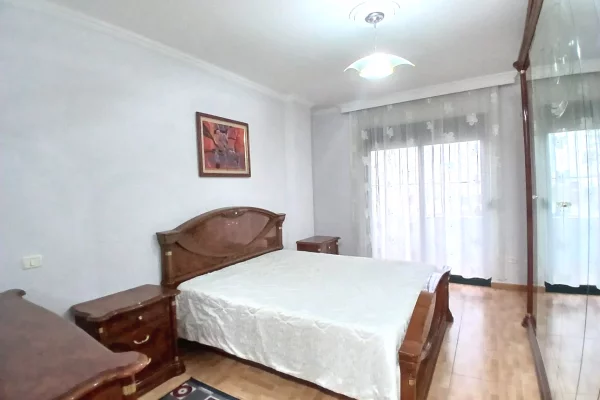 Shtepi me qera Apartament ne Tirane, 2+1, Mobilimi E mobiluar, Pagesa 65,000  Leke.