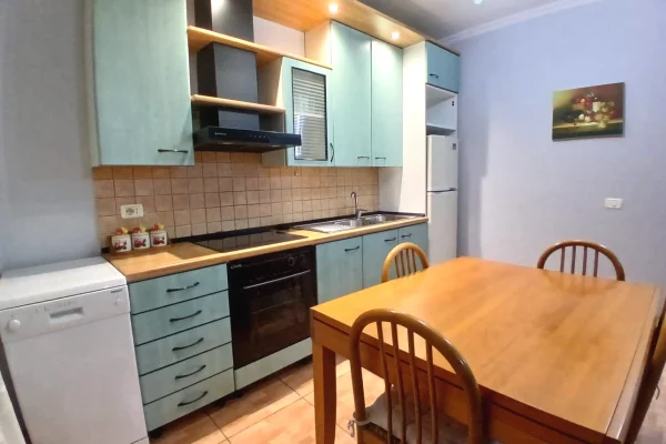 Shtepi me qera Apartament ne Tirane, 2+1, Mobilimi E mobiluar, Pagesa 65,000  Leke.