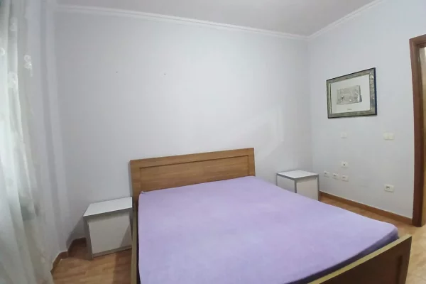 Shtepi me qera Apartament ne Tirane, 2+1, Mobilimi E mobiluar, Pagesa 65,000  Leke.
