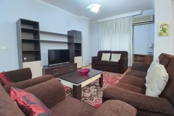Shtepi me qera Apartament ne Tirane, 2+1, Mobilimi E mobiluar, Pagesa 65,000  Leke.
