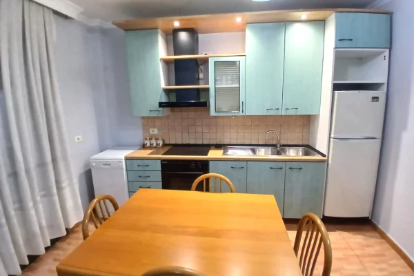 Shtepi me qera Apartament ne Tirane, 2+1, Mobilimi E mobiluar, Pagesa 65,000  Leke.