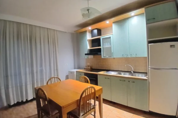 Shtepi me qera Apartament ne Tirane, 2+1, Mobilimi E mobiluar, Pagesa 65,000  Leke.