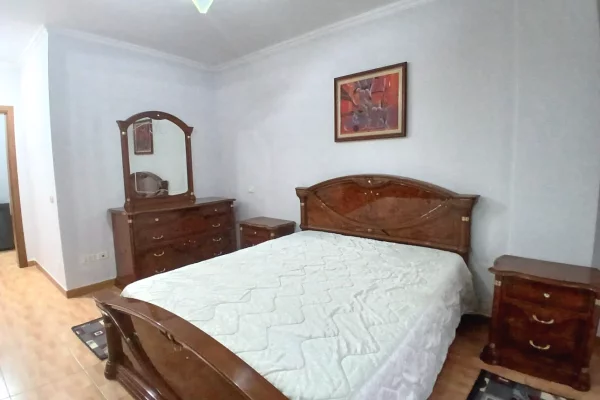 Shtepi me qera Apartament ne Tirane, 2+1, Mobilimi E mobiluar, Pagesa 65,000  Leke.