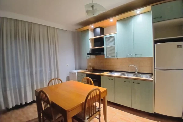 Shtepi me qera Apartament ne Tirane, 2+1, Mobilimi E mobiluar, Pagesa 65,000  Leke.