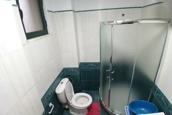 Shtepi me qera Apartament ne Tirane, 2+1, Mobilimi E mobiluar, Pagesa 65,000  Leke.