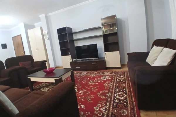 Qera te rruga kavajes