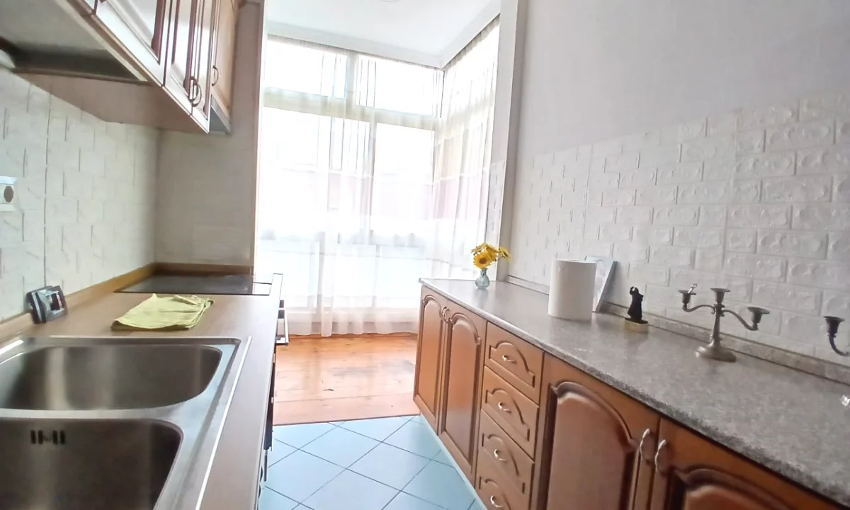 Shtepi me qera Apartament ne Tirane, 3+1, Mobilimi E mobiluar, Pagesa 75,000  Leke.