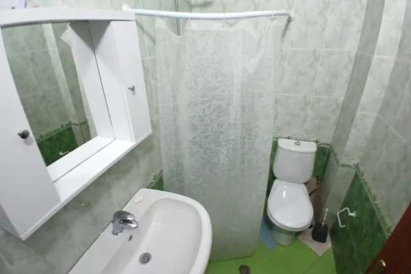 Shtepi me qera Apartament ne Tirane, 3+1, Mobilimi E mobiluar, Pagesa 75,000  Leke.