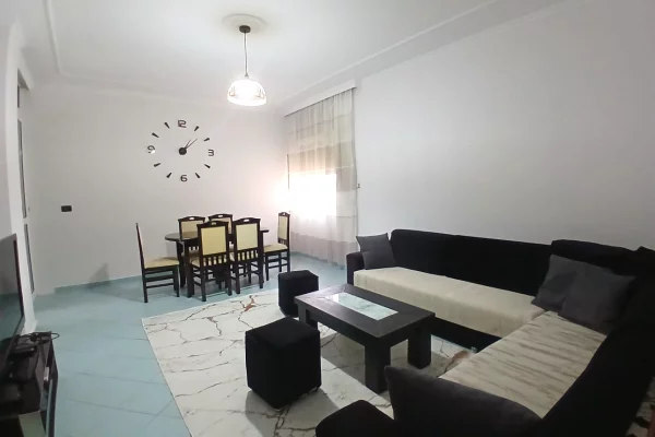 Shtepi me qera Apartament ne Tirane, 3+1, Mobilimi E mobiluar, Pagesa 75,000  Leke.