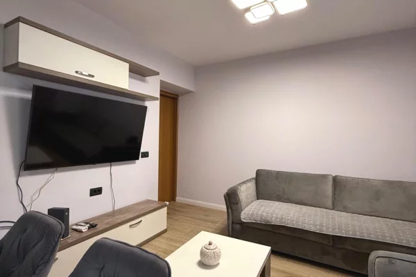 Shtepi me qera Apartament ne Tirane, 2+1, Mobilimi E mobiluar, Pagesa 750  Euro.
