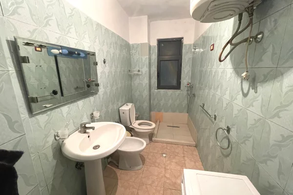 Shtepi me qera Apartament ne Tirane, 2+1, Mobilimi E mobiluar, Pagesa 35,000  Leke.