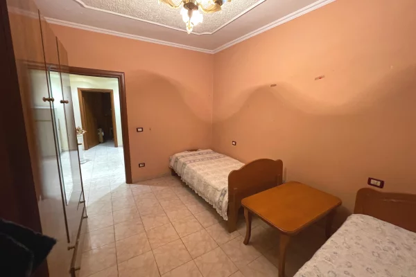 Shtepi me qera Apartament ne Tirane, 2+1, Mobilimi E mobiluar, Pagesa 35,000  Leke.