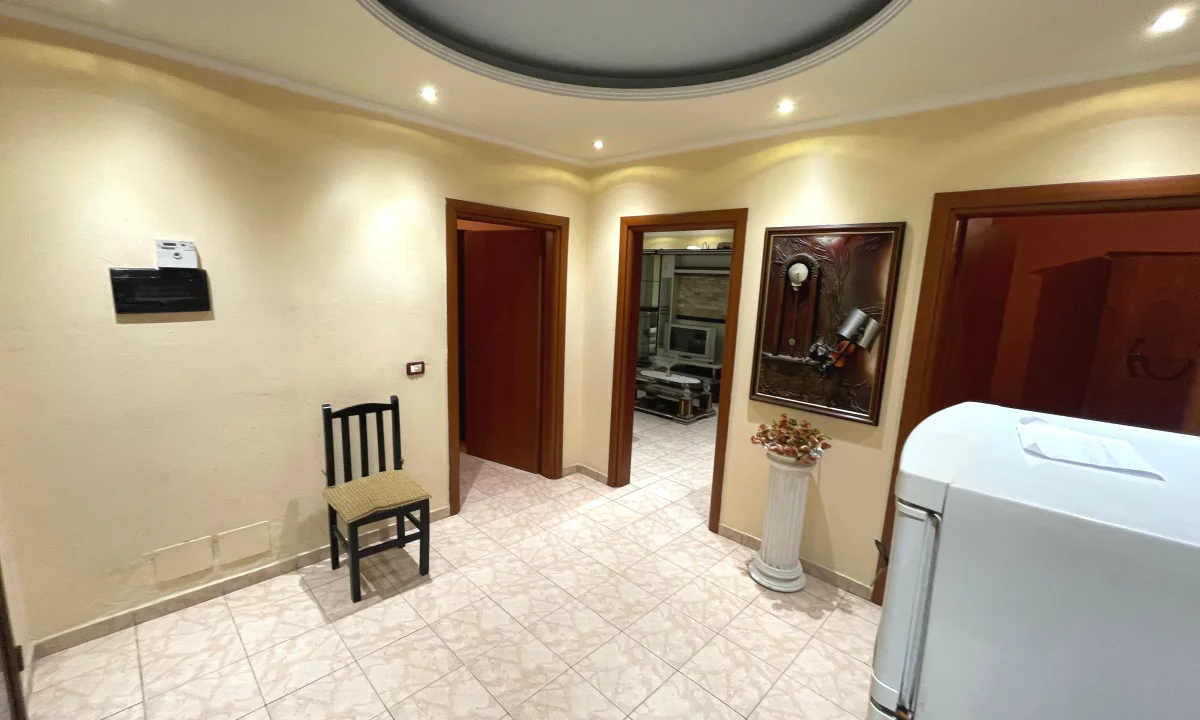 Shtepi me qera Apartament ne Tirane, 2+1, Mobilimi E mobiluar, Pagesa 35,000  Leke.