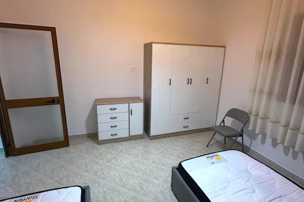 Shtepi me qera Apartament ne Tirane, 1+1, Mobilimi E mobiluar, Pagesa 45,000  Leke.