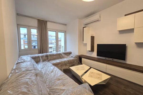Shtepi ne shitje Apartament ne Tirane, 2+1, Mobilimi E mobiluar, Pagesa 183,000  Euro.