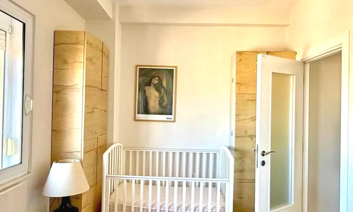 Shtepi ne shitje Apartament ne Tirane, 1+1, Mobilimi E mobiluar, Pagesa 130,000  Euro.