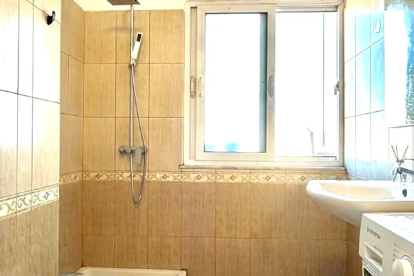 Shtepi ne shitje Apartament ne Tirane, 1+1, Mobilimi E mobiluar, Pagesa 130,000  Euro.