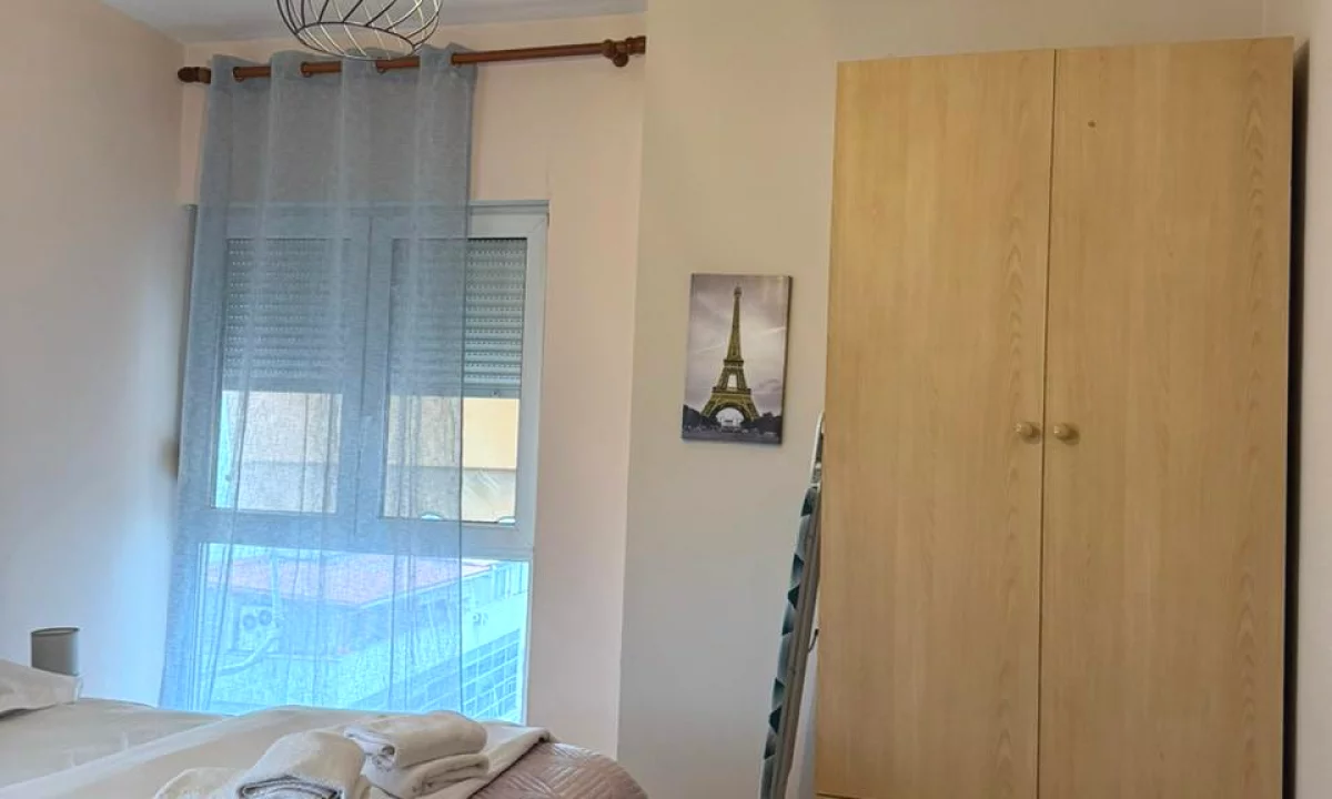 Shtepi me qera Apartament ne Tirane, 1+1, Mobilimi E mobiluar, Pagesa 550  Euro.